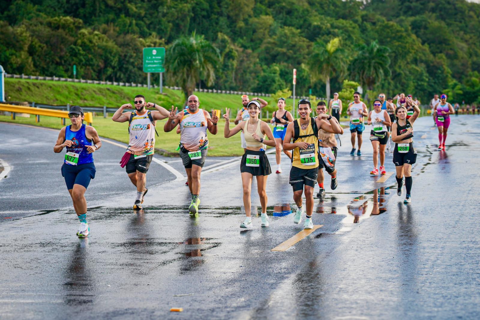 Corredores del Maratón Che Márquez en Toa Baja